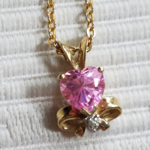 Jewelry - 10K pendant on necklace